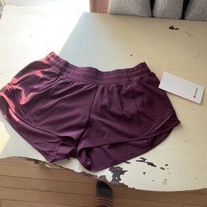 LULULEMON Hotty Hot LR Short 2.5”